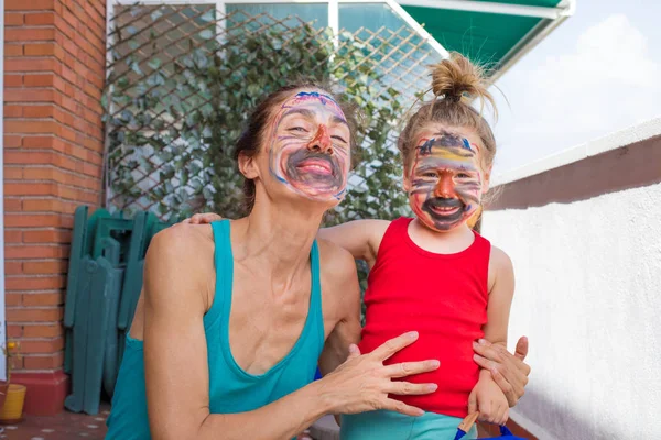 Retrato de madre e hijo con cara pintada —  Fotos de Stock