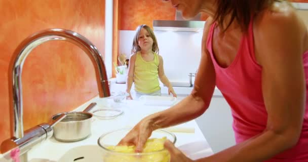 Mother and little child cooking together — Stock Video