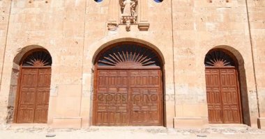 Manastırda Ayllon kapıdan Saint için cephe