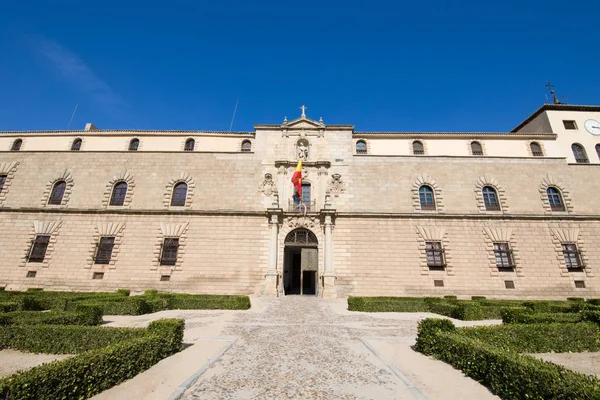 Fasaden på gamla sjukhuset Tavera i Toledo — Stockfoto