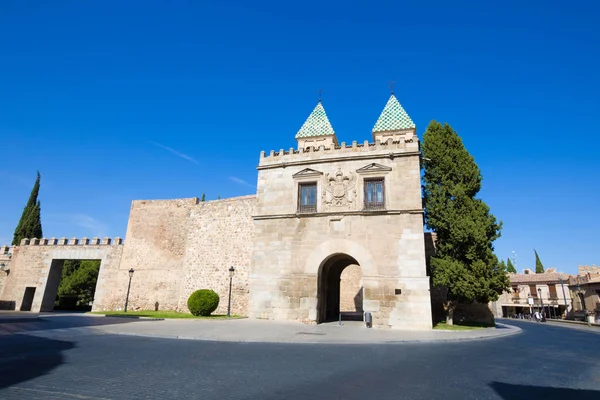 Nieuwe Bisagra Gate in Toledo city — Stockfoto