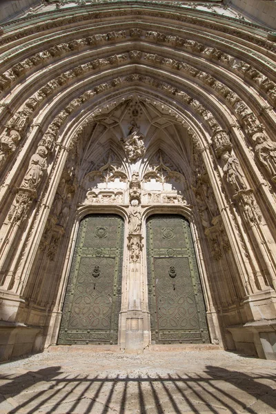 Puerta lateral de Catedral de Toledo — Foto de Stock