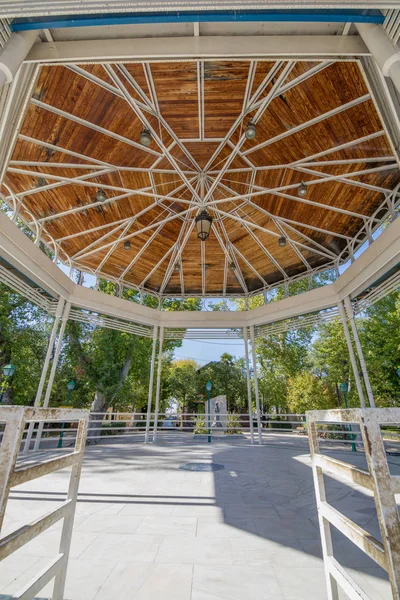 Vintage kiosk in Park Vega Toledo city — Stock Photo, Image