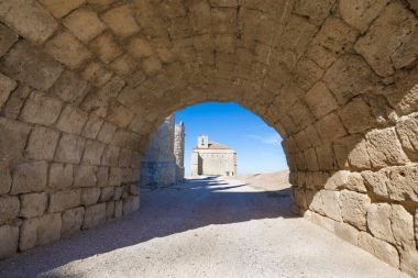 Hermitage Ampudia Köyü kemer çerçeveli Santiago