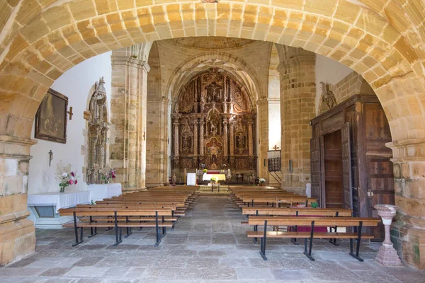 Binnen van de kerk van Ciguenza in Cantabrië — Stockfoto