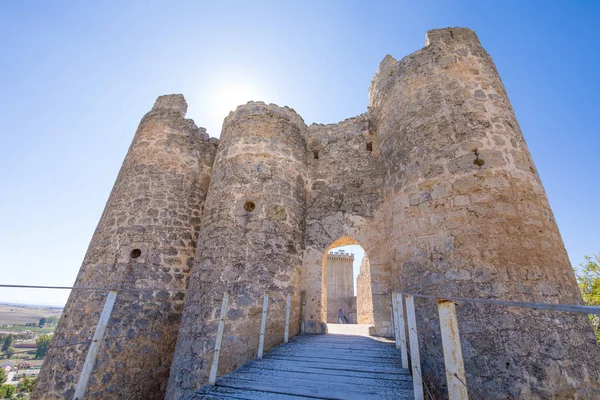 Voordeur van kasteel van Penaranda de Duero horizontale — Stockfoto