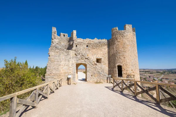 Ruína da porta no castelo de Penaranda de Duero — Fotografia de Stock