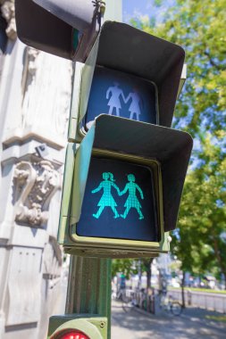 lezbiyen sembolü trafik ışığı Madrid şehir