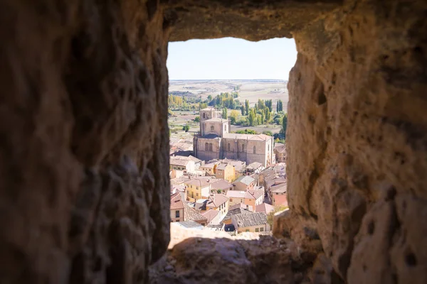 Paróquia de Santa Ana em Penaranda de Duero emoldurada em pedra — Fotografia de Stock