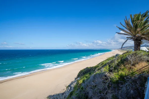 Atlanterra Beach van de berg in Zahara dorp — Stockfoto