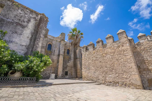 Public square of Vejer town with Segur Gate wall and side of Chu — Stock Photo, Image