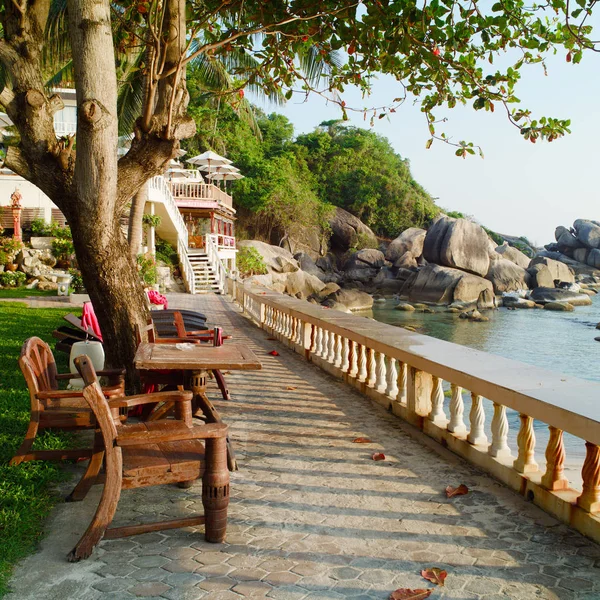 Thajsko, Koh Samui beach a uchýlit se na západ slunce — Stock fotografie