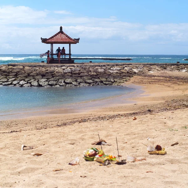 Sielankowy tropikalny piaskiem plaży Nusa Dua, Bali, Indonezja. — Zdjęcie stockowe