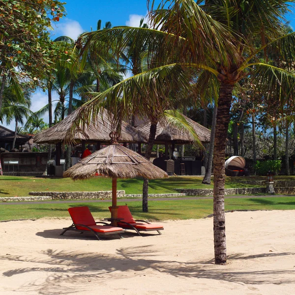 Bali, Indonesia luxury rest on beach — Stock Photo, Image