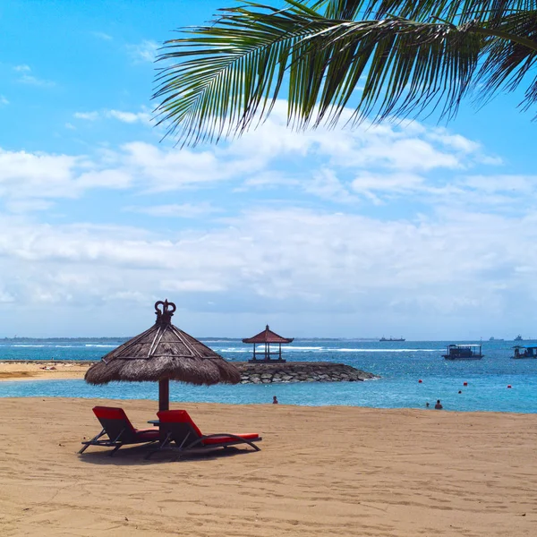 Bali, Indonezja luksusowy odpoczynek na plaży — Zdjęcie stockowe