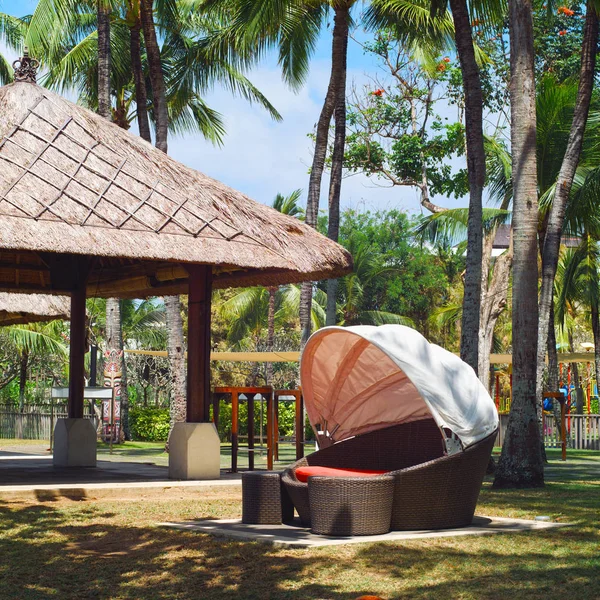 Chairs on Bali, Nusa Dua beach - nature vacation background — Stock Photo, Image