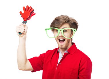 Futbol ya da futbol fan üzerinde beyaz izole destekçisi özniteliklerle çığlık