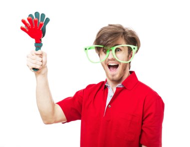 Futbol ya da futbol fan üzerinde beyaz izole destekçisi özniteliklerle çığlık