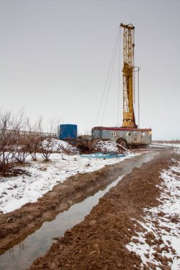 Şantiye hidrolik sondaj makine ve borular