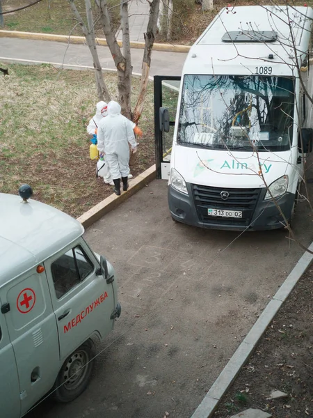 Almaty Kazakhstan Março 2020 Uma Equipe Controle Médico Aduaneiro Atende — Fotografia de Stock