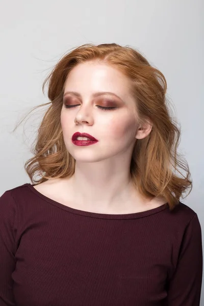 Sensual portrait of redheaded woman with closed eyes — Stock Photo, Image