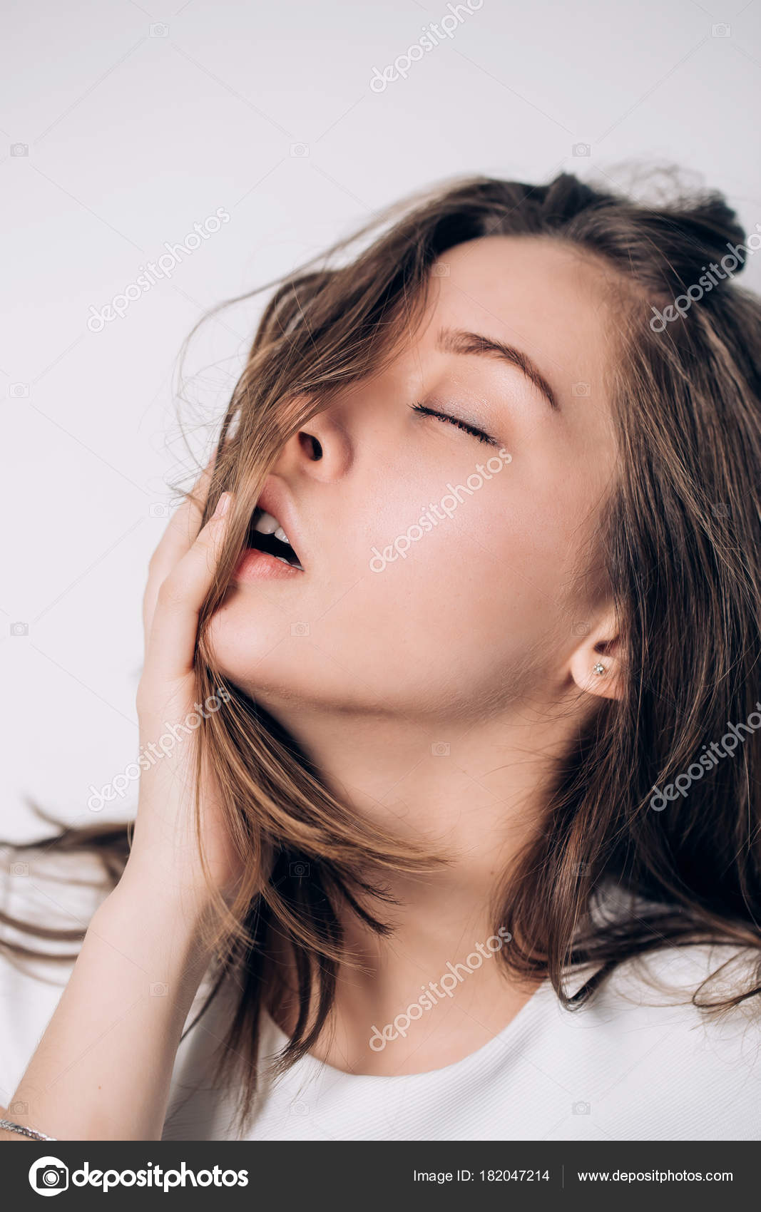Sexy Woman With Eyes Closed Stock Photo C Liliyabatyrova Mail Ru