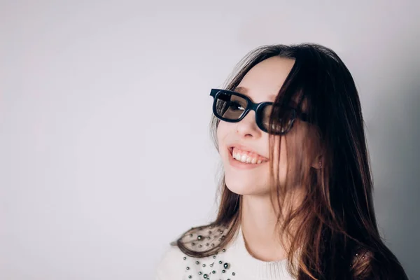 Joven hermosa mujer con gafas 3d —  Fotos de Stock