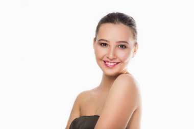 Güzellik Spa kadın mükemmel cilt portre ile. Güzel kız kameraya doğru beyaz arka plan üzerinde seyir.