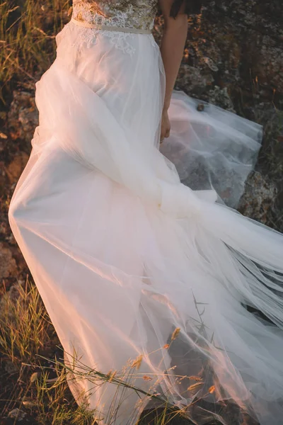 Красива наречена на відкритому повітрі в лісі . — стокове фото