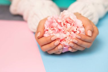 Manikürlü güzel kadın tırnakları