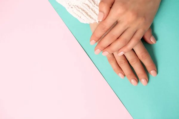 Mooie vrouwen nagels met manicure — Stockfoto