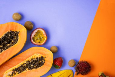 Renkli arka planda egzotik meyveler