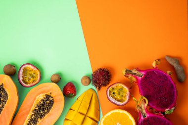 Renkli arka planda egzotik meyveler