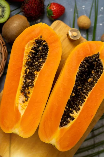 Papaya Frutta Tropicale Colpo Vicino Due Metà Papaia Matura Con — Foto Stock