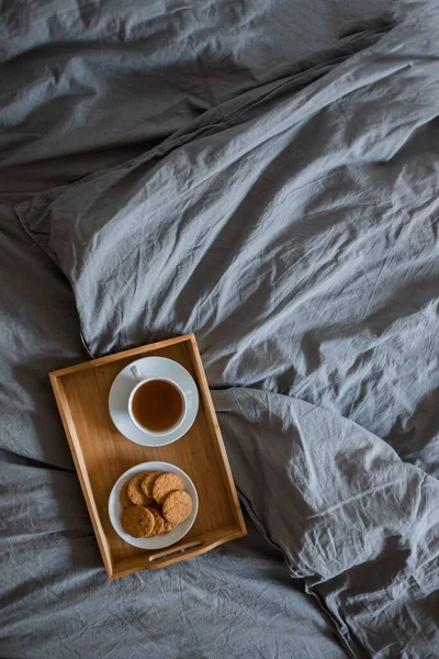 Bom dia. Pequeno-almoço na cama — Fotografia de Stock