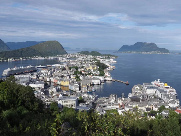 Pittoresk Uitzicht Europese Stad Alesund Het District Romsdal Noorwegen Met — Stockfoto