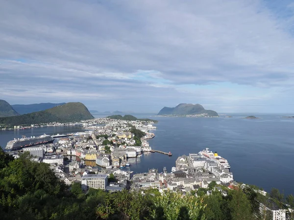 Briljant Uitzicht Europese Stad Alesund Het District Romsdal Noorwegen Met — Stockfoto