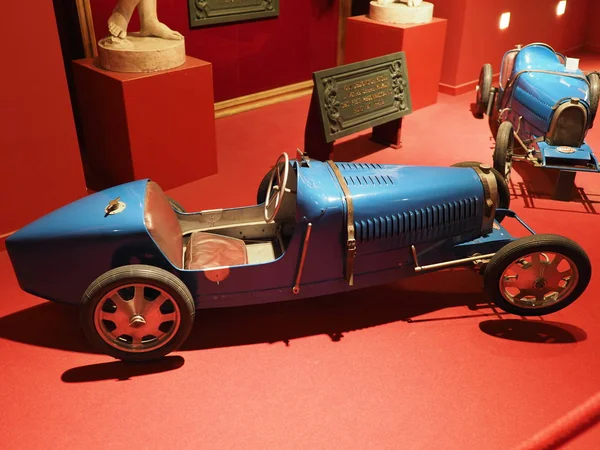 Dva Bugatti typ 52 vyrobené v letech 1927 - 1936 v evropském Mulhouse City ve Francii — Stock fotografie