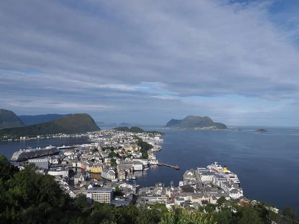 Stadsgezicht van de Europese stad Alesund in het district Romsdal in Noorwegen — Stockfoto