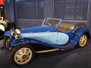 MULHOUSE, FRANCE on AUGust 2018: Blue Bugatti Roadster Type 55 1933 1931 - 1935 yılları arasında Avrupa Otomobil Müzesi 'nde sergilenen sergi, Schlumpf koleksiyonu.