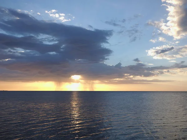 Coucher de soleil panoramique à la baie de Campeche ville à l'état de Tabasco au Mexique — Photo