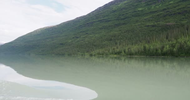 Calmo Lago Svartisvatnet Cachoeira Paisagens Perto Geleira Europeia Svartisen Condado — Vídeo de Stock