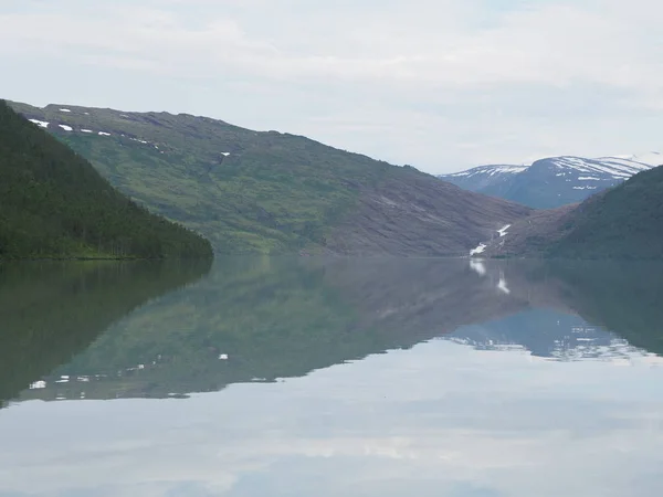 Picturesque Svartisvatnet Lake Landscapes Mountains Reflected Water European Svartisen Glacier — Stockfoto