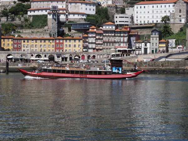 Porto Portugal September 2019 Toeristische Boot Oude Gebouwen Van Ribeira — Stockfoto