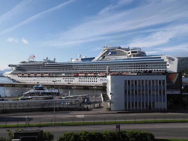Alesund Norway July 2019 Giant Liner Sapphire Princess Cruises Port — Foto Stock