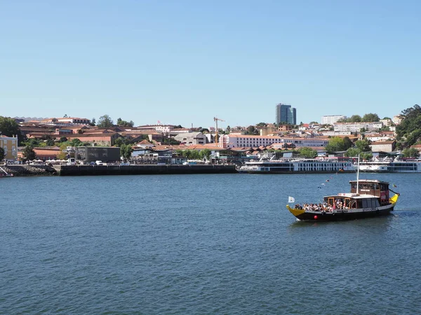 Porto Portugalsko Září 2019 Turistická Dřevěná Loď Historické Budovy Vila — Stock fotografie