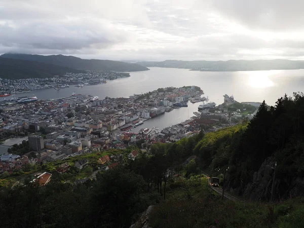 Donker Uitzicht Europese Stad Bergen Het Fjord Het District Hordaland — Stockfoto