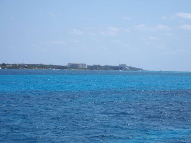 Meksika 'nın Quintana Roo kentindeki Cancun kenti yakınlarındaki Isla Mujeres adasına bakın.