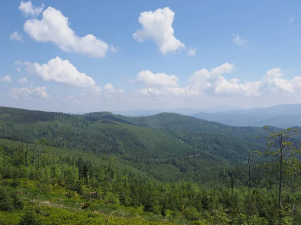 Panoramatický výhled na pohoří Beskyd v blízkosti Salmopolu — Stock fotografie