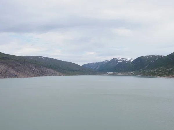 Austerdalsvatnet Tájak Közelében Európai Svartisen Gleccser Nordland Megyében Norvégiában Felhős — Stock Fotó